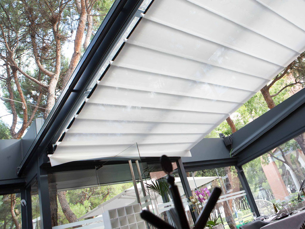 Los techos móviles: también son sistemas de protección solar y acústica